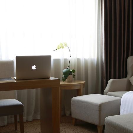 Winterless Hotel Beijing Bagian luar foto