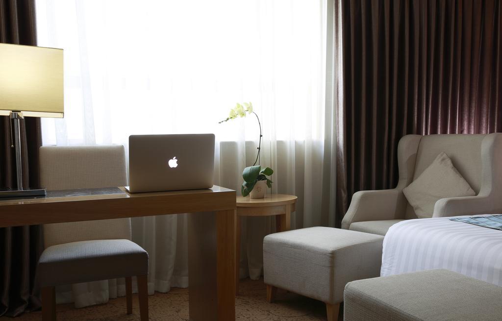 Winterless Hotel Beijing Bagian luar foto